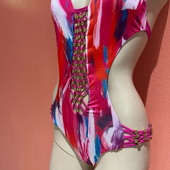 One piece swimsuit!!   - Picture 4 of 5